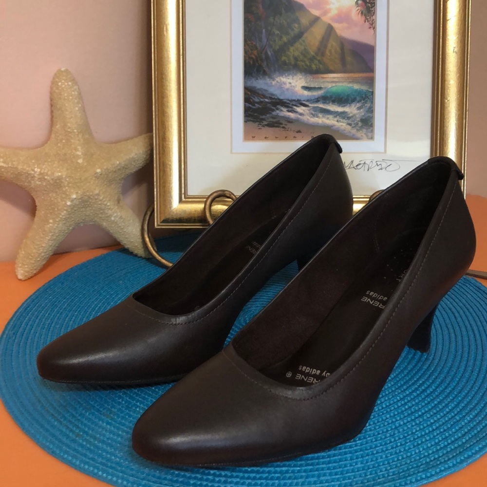 Rockport Brown leather heels. 2 inch Sz 6 LIKE NEW